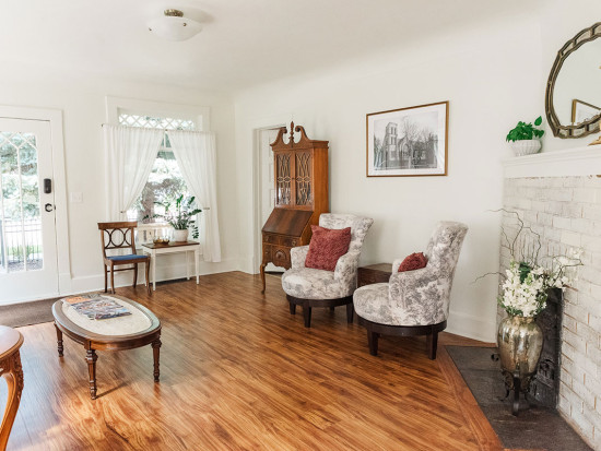 Casa Sagrada - Cottage Villa de Amor living room