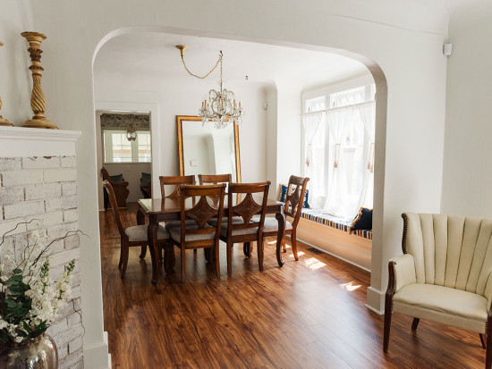 Casa Sagrada - Cottage Villa de Amor dining & living rooms